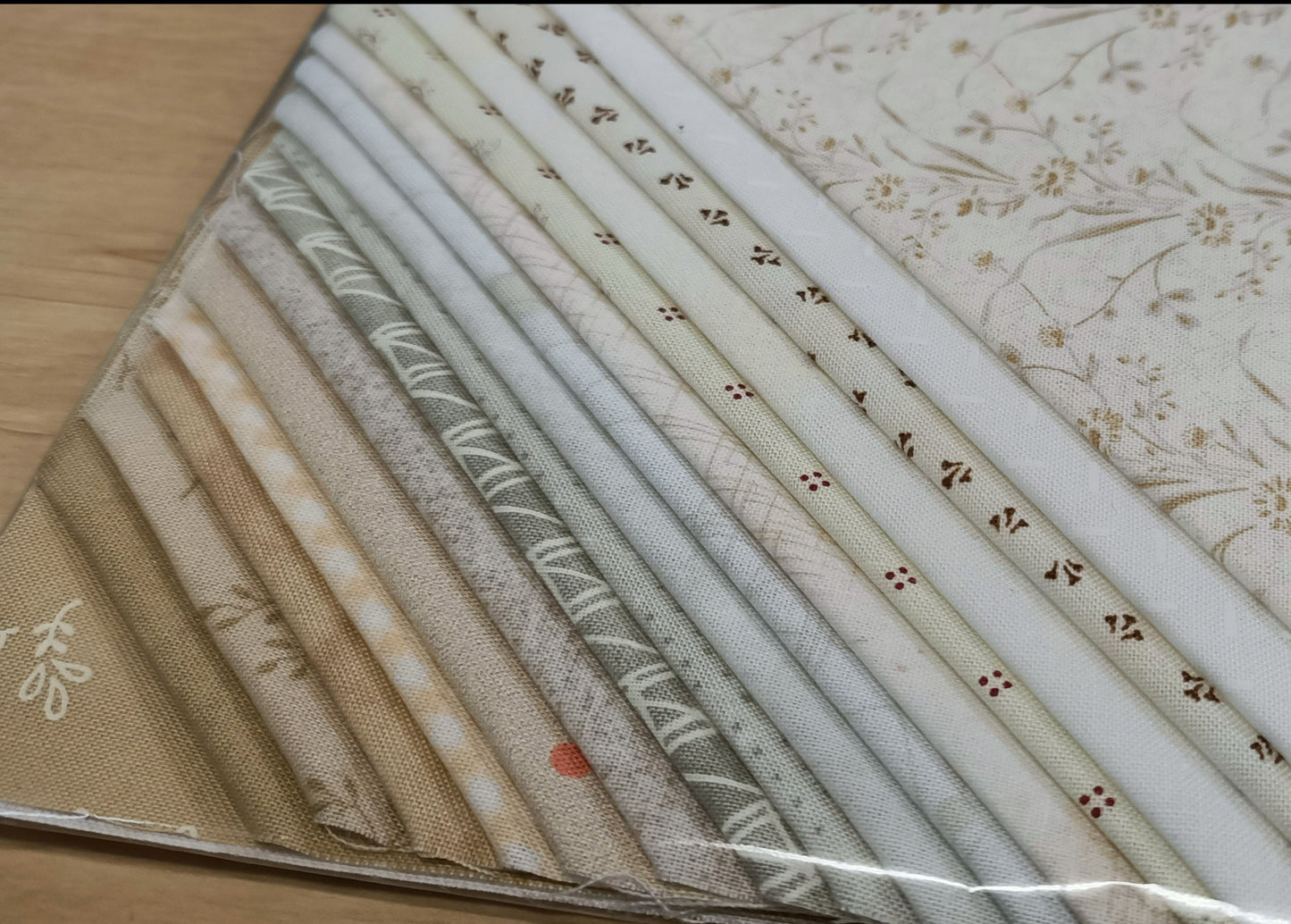 Charm Pack (7" Squares) - Creams