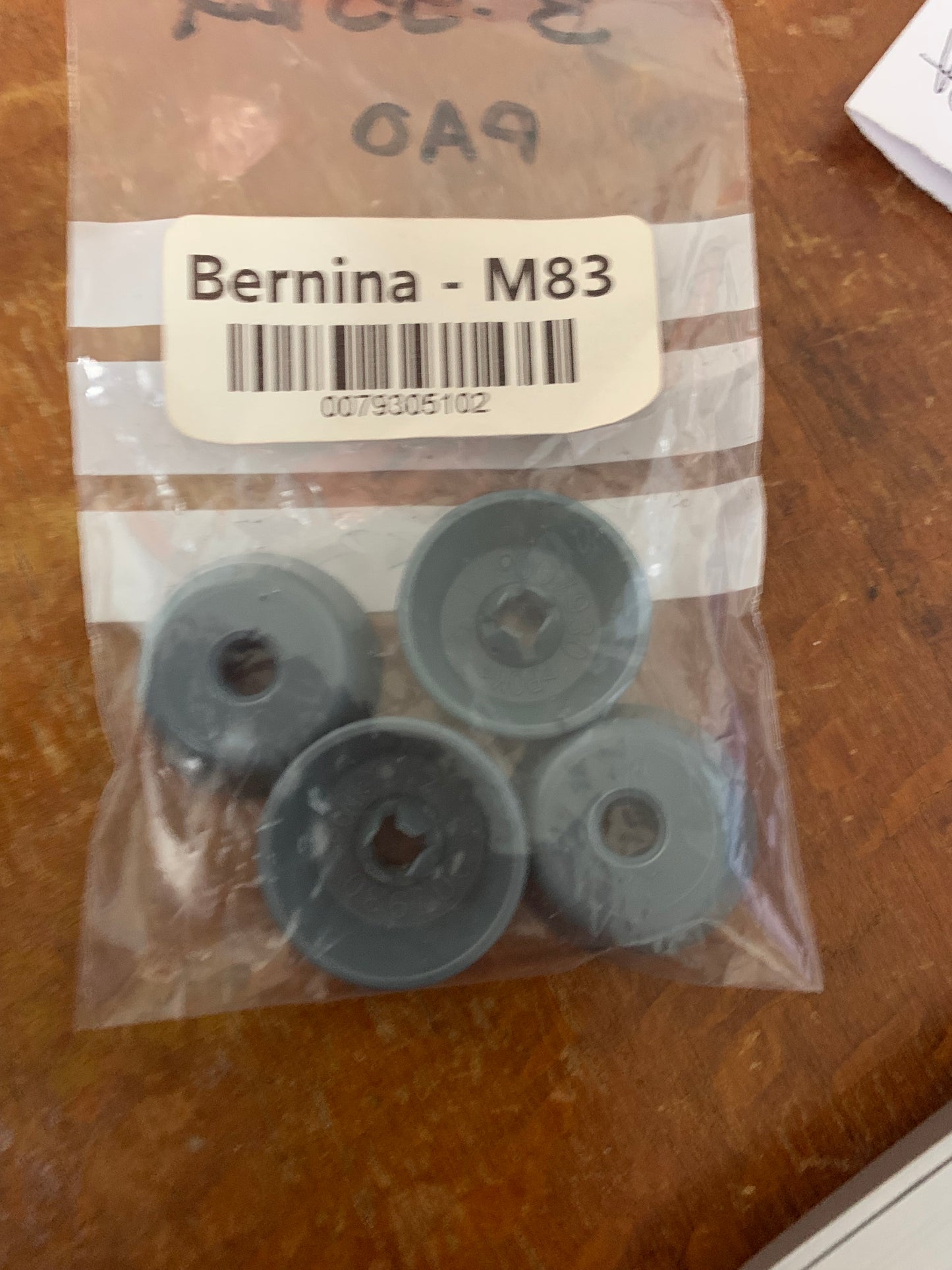 Bernina - M83 - spool holder