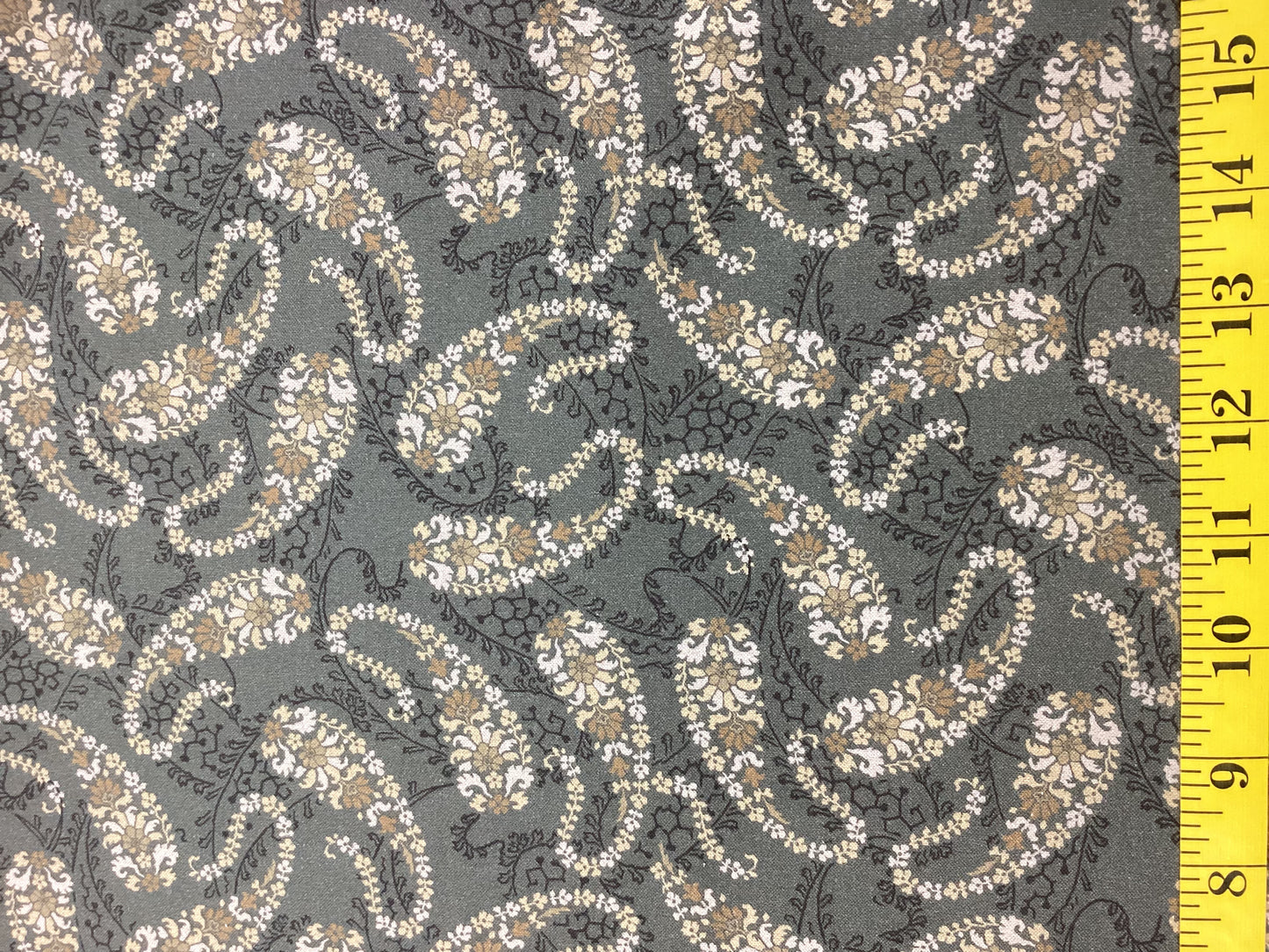 Marcus Fabrics - Paper Petals - R150666D - Taupe