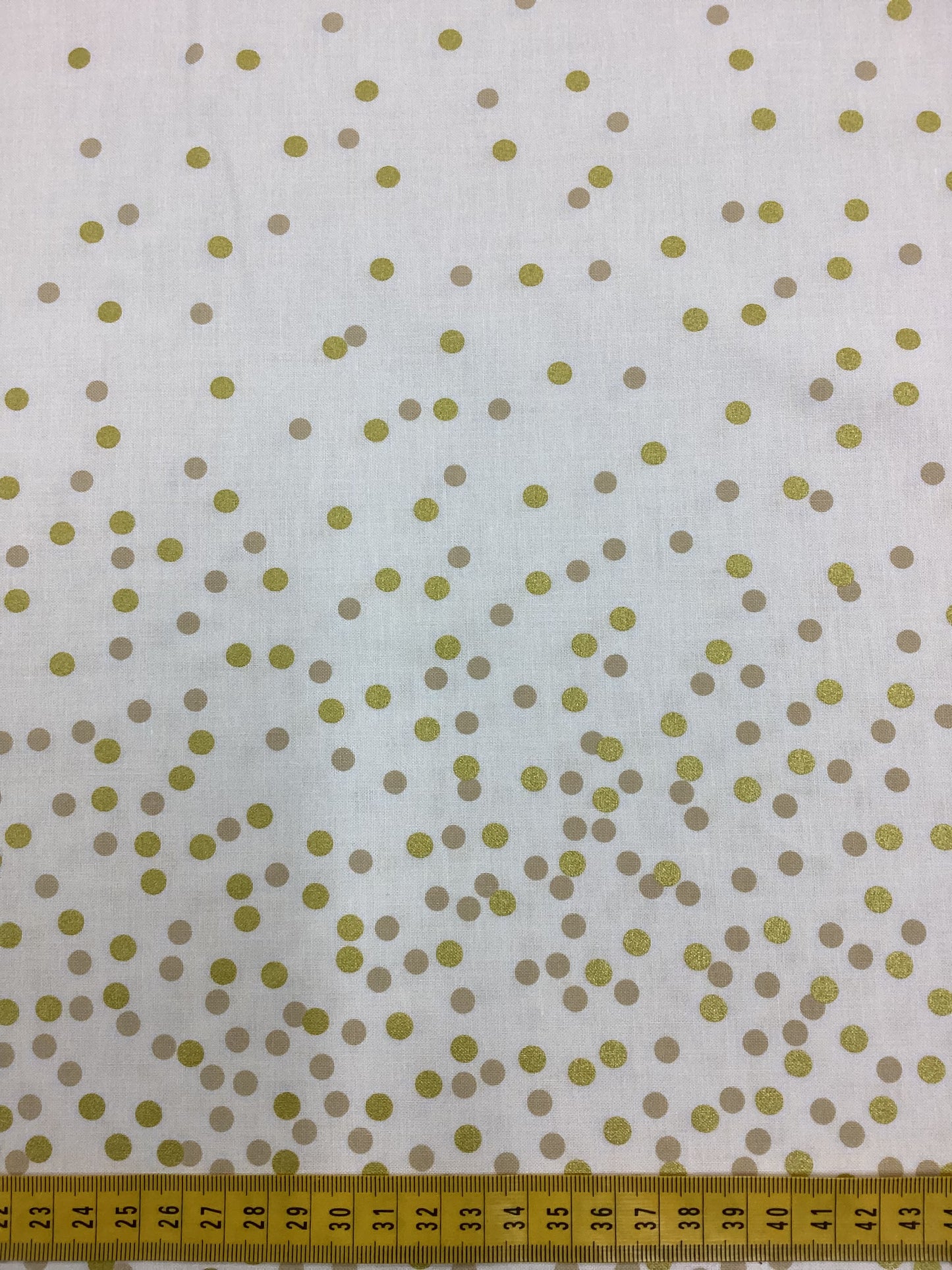 Ombré Confetti Metallic -MM10807332 - White with gold dots